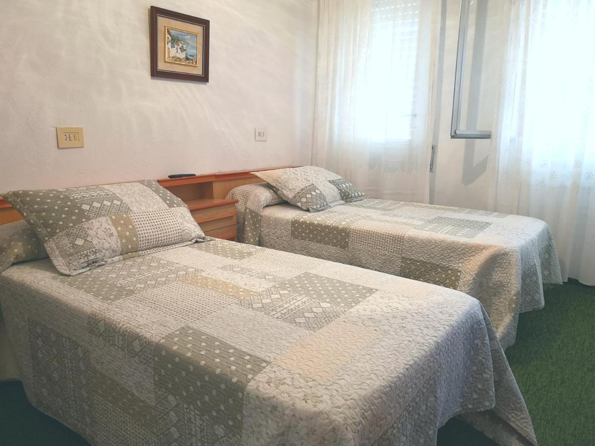 Outes Hostal Vina מראה חיצוני תמונה